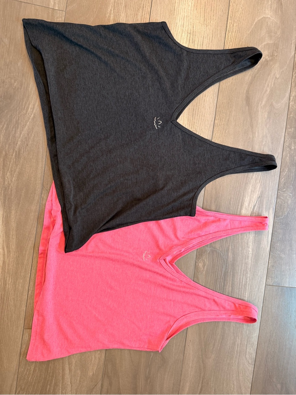 Beyond Yoga Scoop Neck Tank Set in Black & Pink
